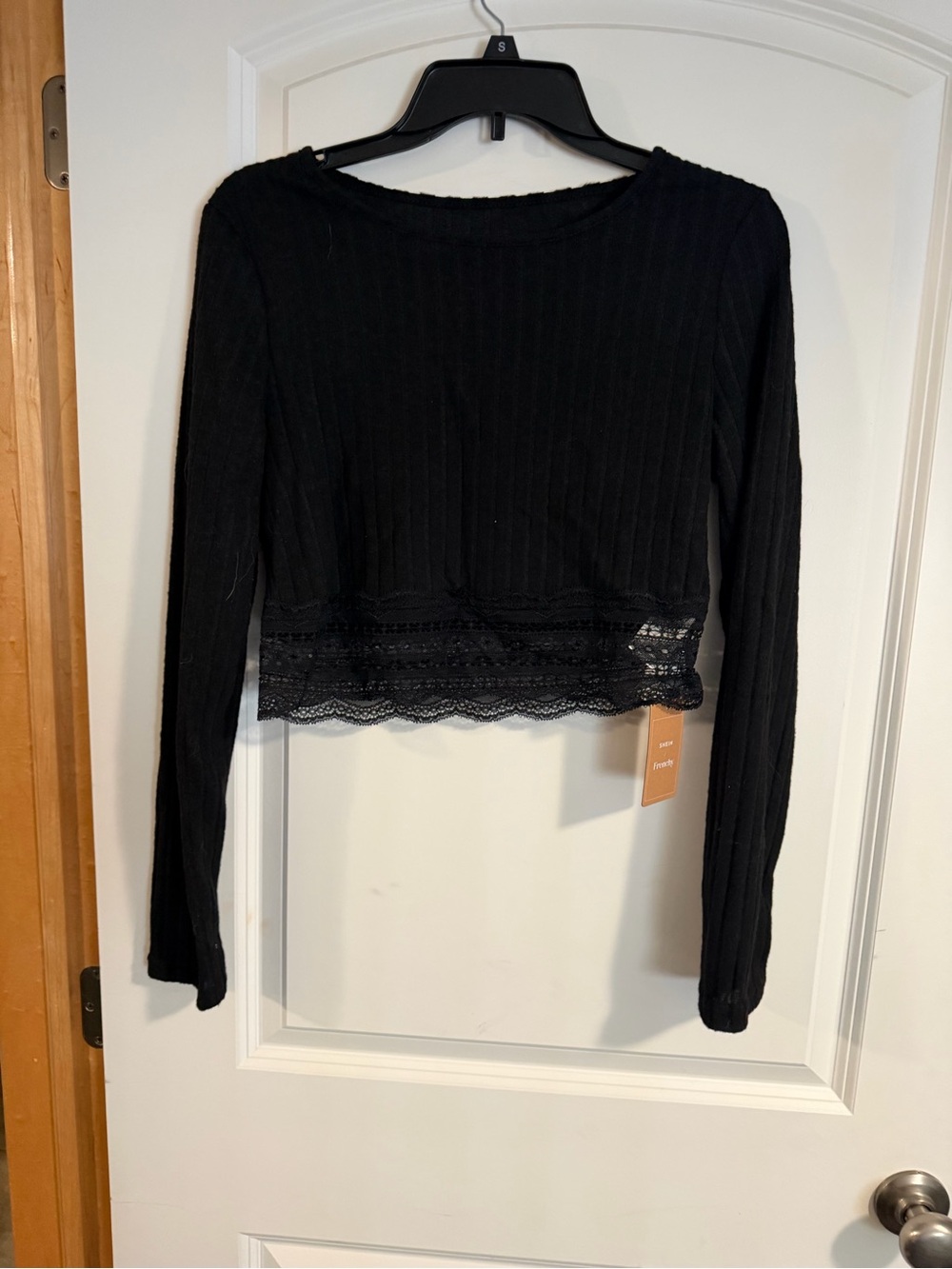 SHEIN Black Ribbed Long-Sleeve Cropped Top with Lace Hem